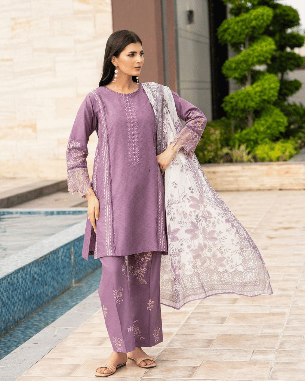 Graceful Embroidered Lawn Cotton Blend Suit